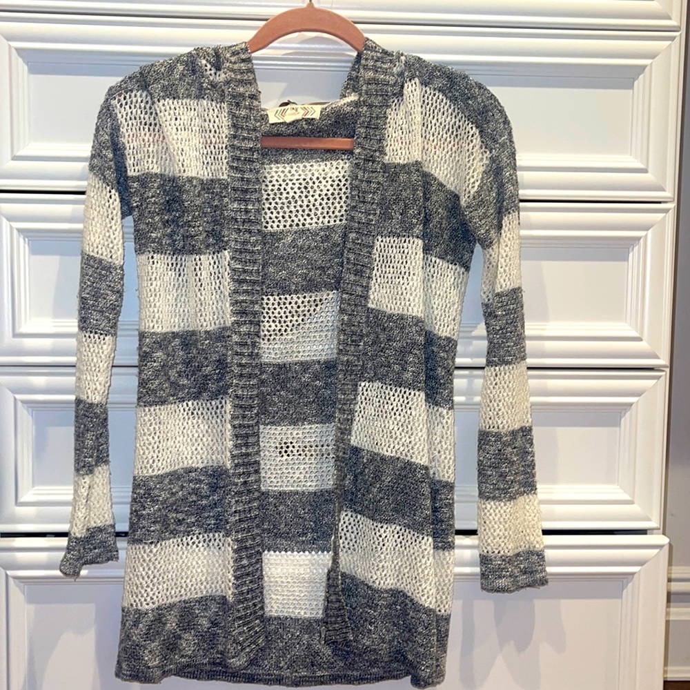 Grey and white patterned sweater!